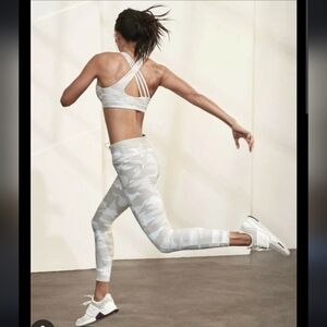 EUC Athleta Contender tights white camo size Small